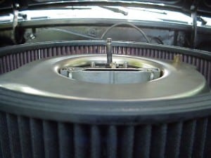 Shot across air cleaner as it sits on the carb.